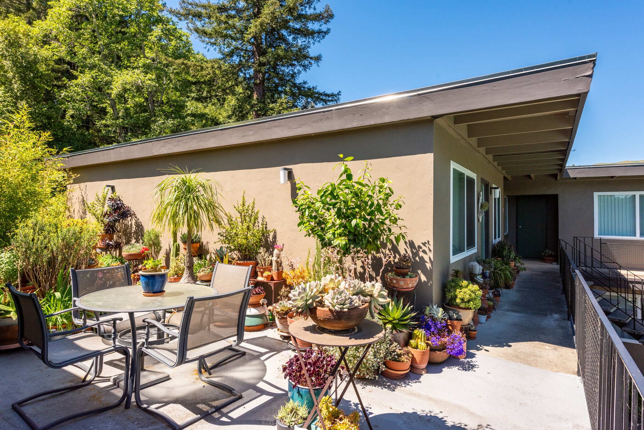 Building Photo - 2555 Sir Francis Drake Blvd