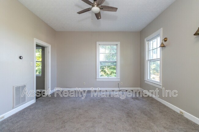 Building Photo - 602 Caswell Ave