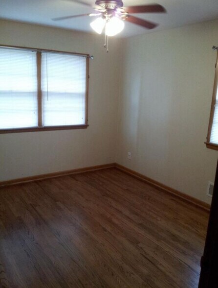 Building Photo - 2616 S 48th Ave