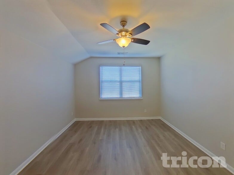 Building Photo - 825 Hawthorne Rd