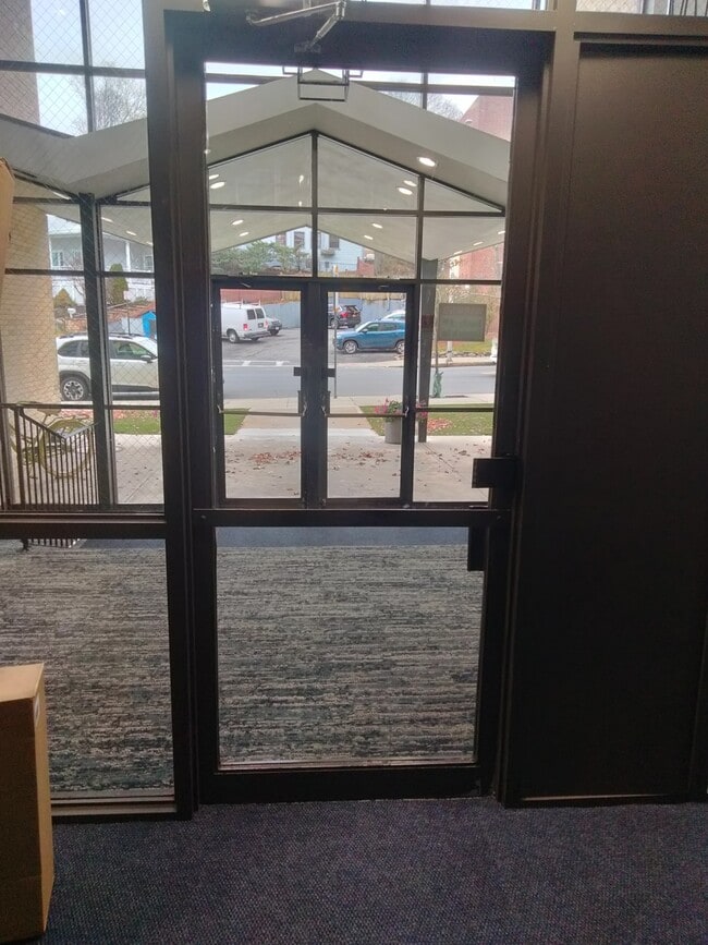 Building Photo - 340 Main St