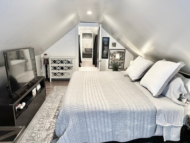 3rd bedroom/master bedroom or second living room - 135 E Wayne Ter