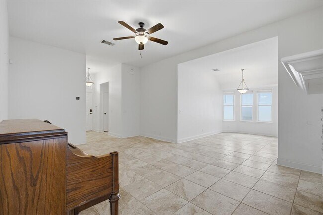 Building Photo - 108 Songbird Ct