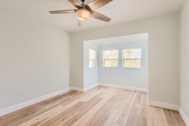 Building Photo - Private Modern Ranch House on 5 Acres East...