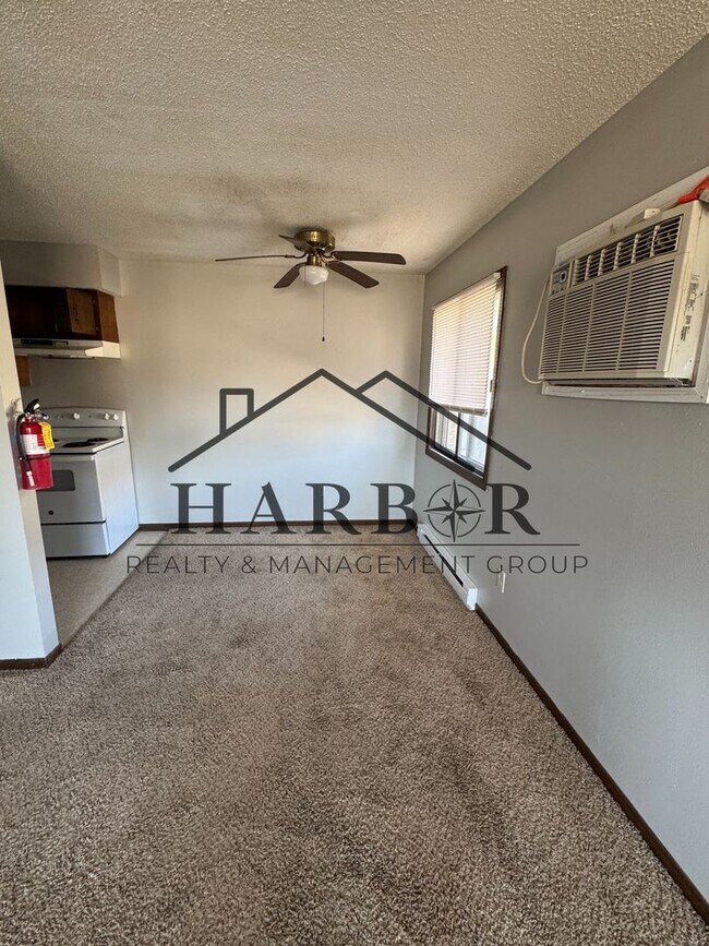 Building Photo - 1 Bedroom 1 Bath - SPECIAL: Lower rent for a 6 month lease.