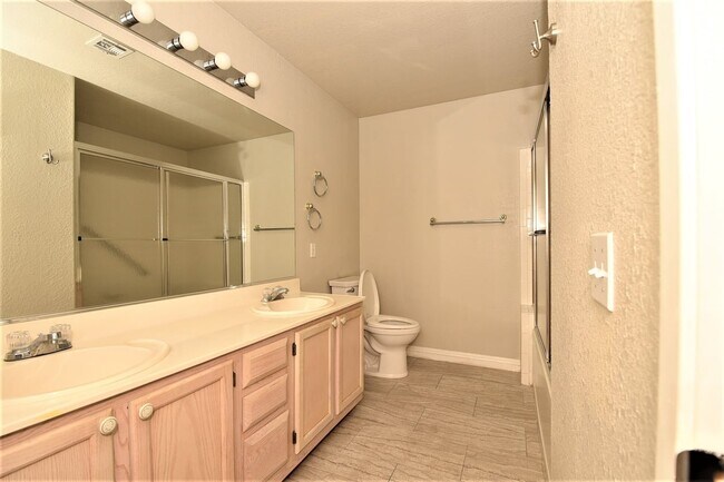 Building Photo - Stunning 1 Bed 1 Bath Condo On 2nd Floor at Opulence!