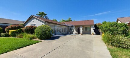 Building Photo - 4 bedroom, 2 bath house with open floor plan