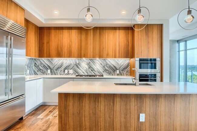 Building Photo - Two Bedroom Penthouse in Denver
