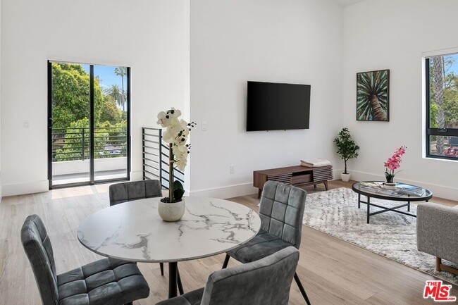 Building Photo - 1236 N Spaulding Ave