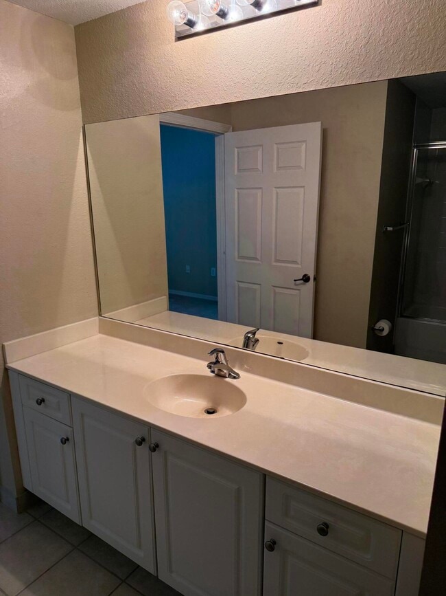 Building Photo - 2806 Veronia Dr