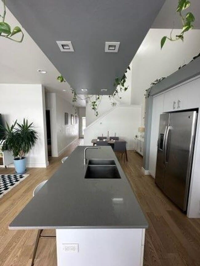 Building Photo - West End Three Bedroom with Modern Finishes