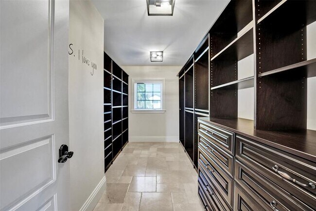 Building Photo - 1744 SE 9th St