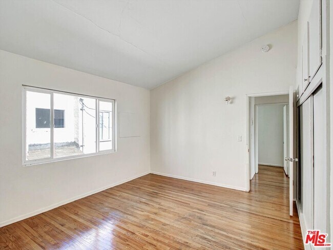 Building Photo - 4841 W 18th St