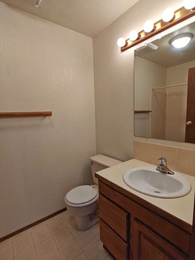 Building Photo - 2 Bed/2 Bath Spaulding Beach Condo