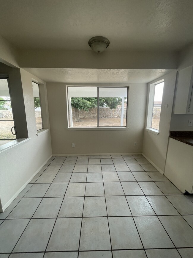 Building Photo - 10902 Bywood Dr