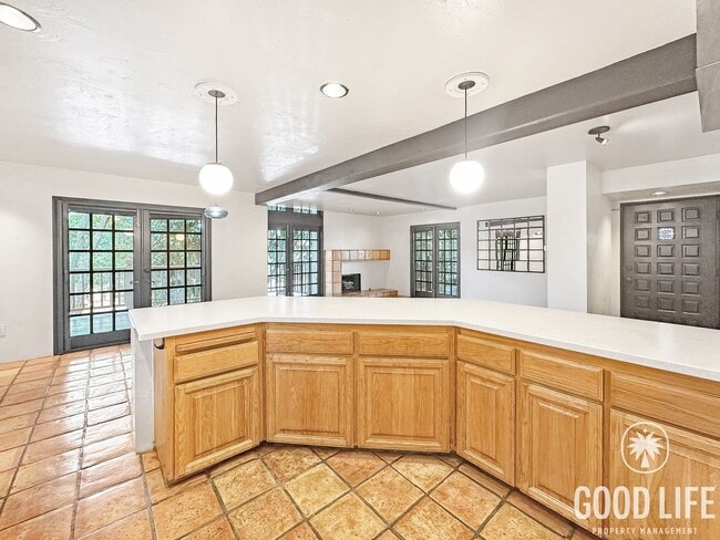 Building Photo - Stunning 2B/2.5BA Townhouse w/ W/D, Private Balconies & Pool!