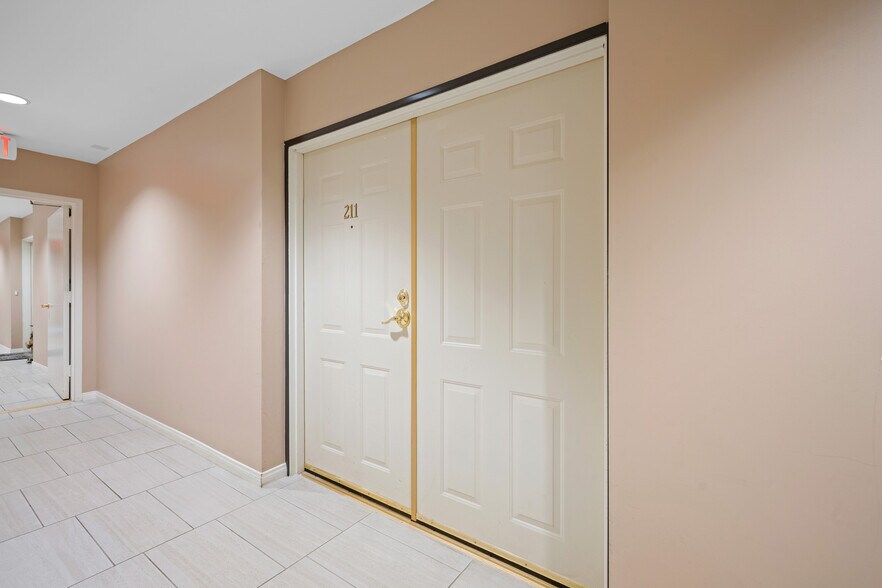 Building Photo - 14141 Dickens St