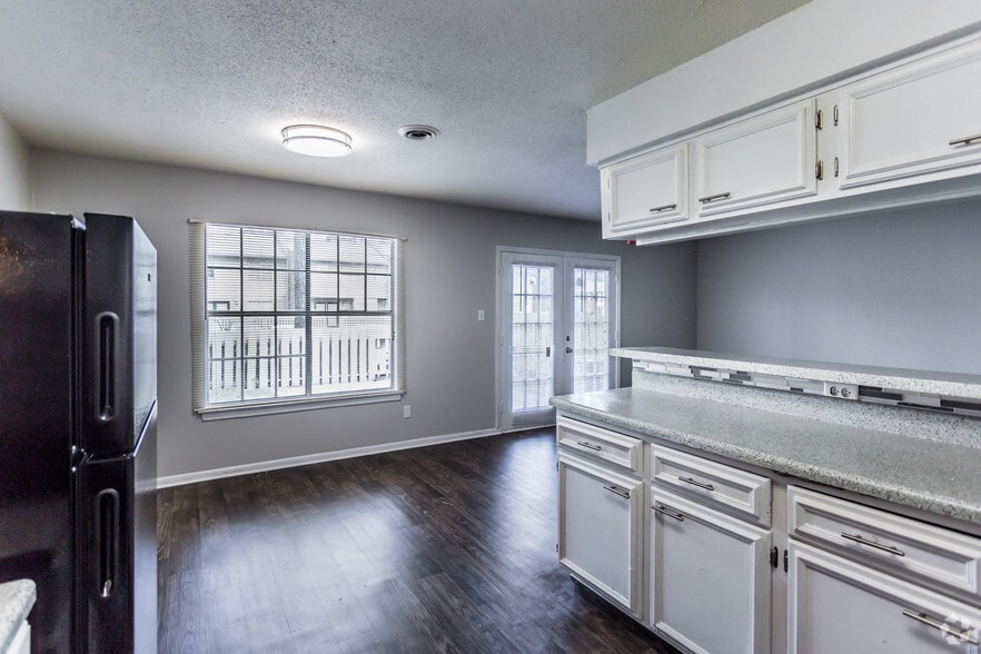 4 BR, 2.5 BA - 1800 SF - Kitchen - Emerald Square-New