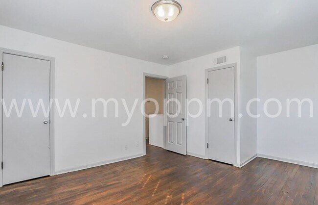 Building Photo - 4360 Davenport St