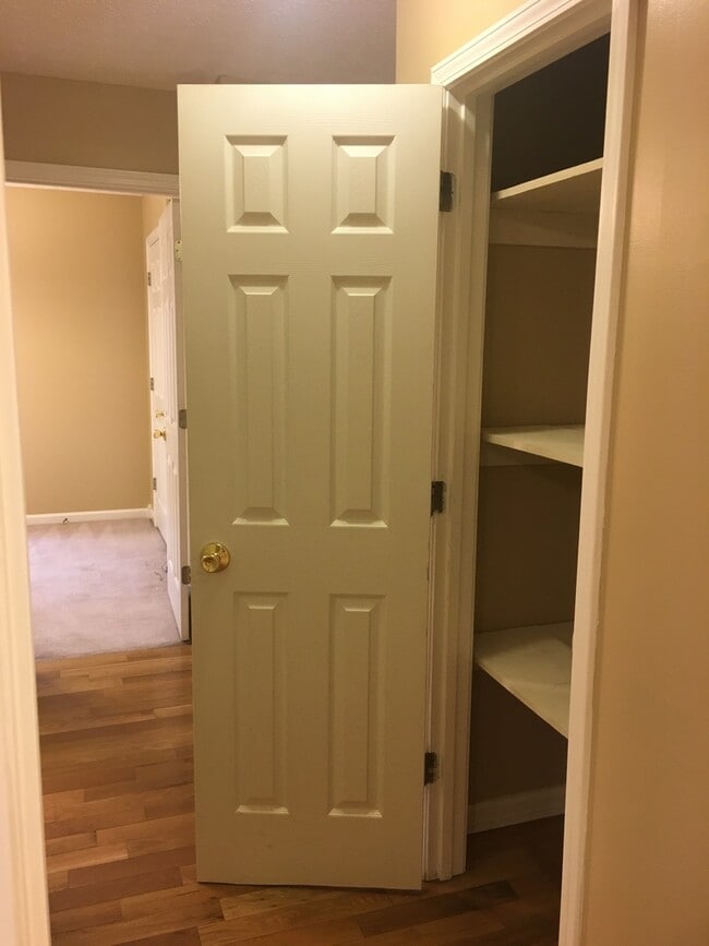 Building Photo - **New Paint**   **New Carpet**  Ready for YOU!!