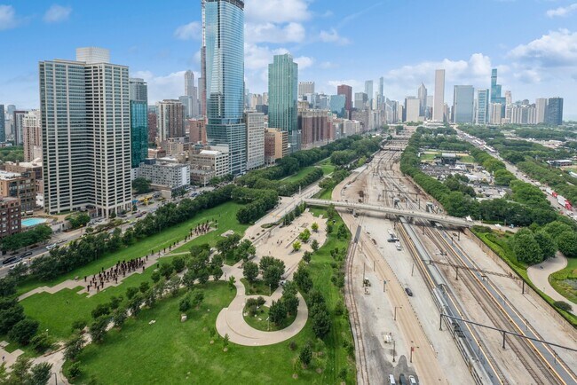 Building Photo - 1211 S Prairie Ave