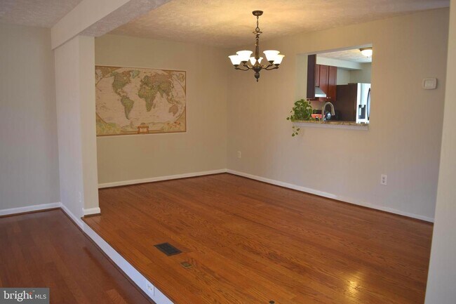 Building Photo - 1549 Autumn Ridge Cir