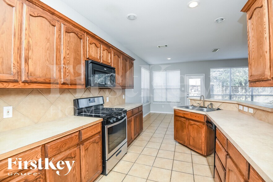 Building Photo - 6321 Melanie Dr