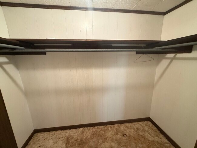 Building Photo - 122 Helm Rd