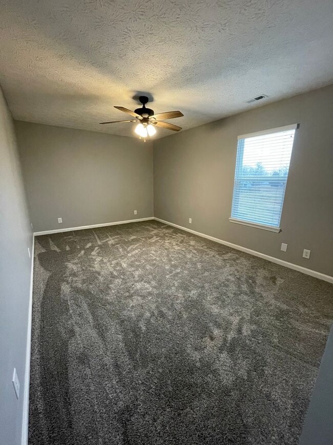 Building Photo - Beautiful 4 Bedroom Single Family Home - Harrison School District