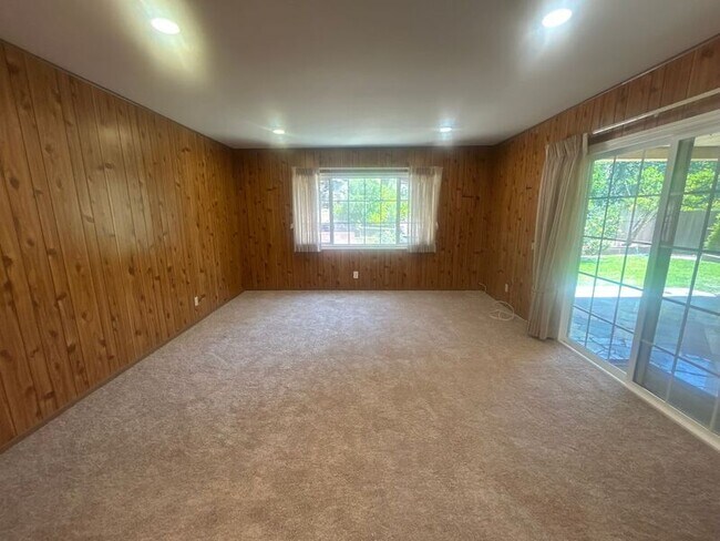 Building Photo - 429 Paulette Pl
