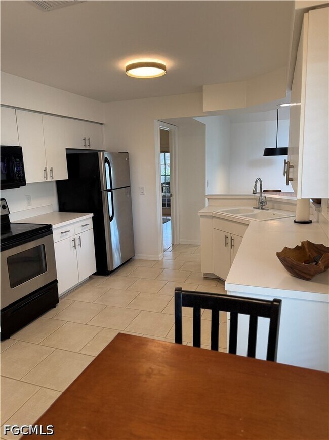 Building Photo - 9120 Greenleaf Ct