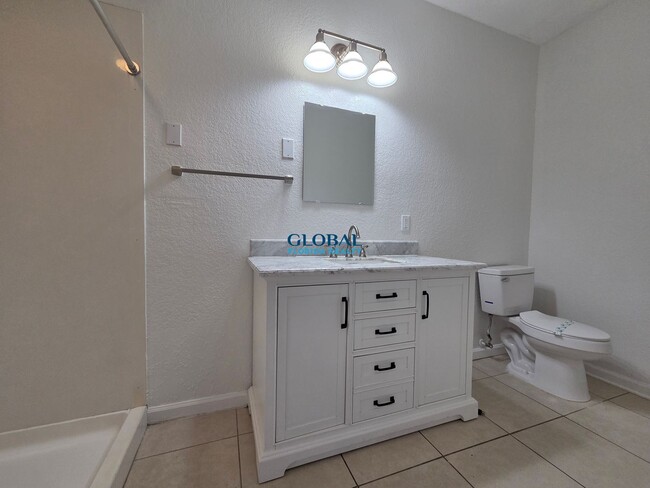 Building Photo - 3Bdrm Townhome -- Gated Community of Vista...