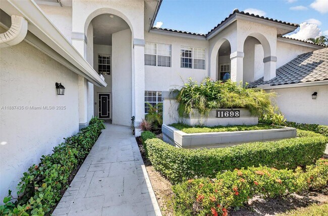 Building Photo - 11698 Briarwood Cir