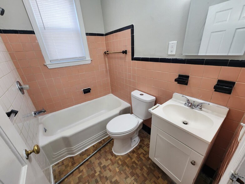 Building Photo - 383 Newhall St