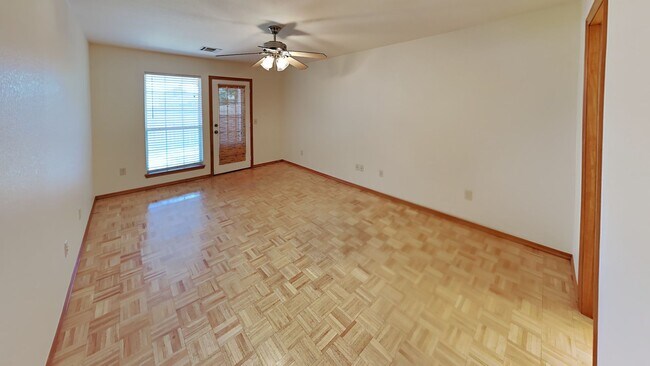 Building Photo - Beautiful 3 Bedroom 3 Bath Home - Moore Sc...