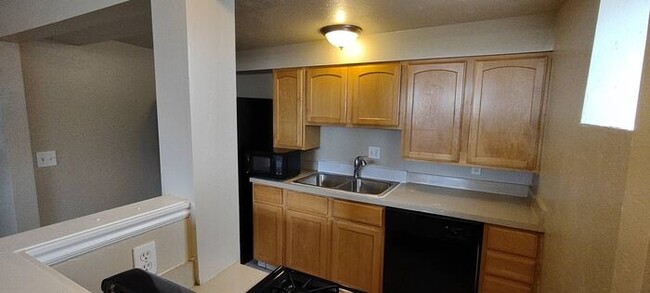 Building Photo - Quaint Provo Basement Apartment w lots of ...