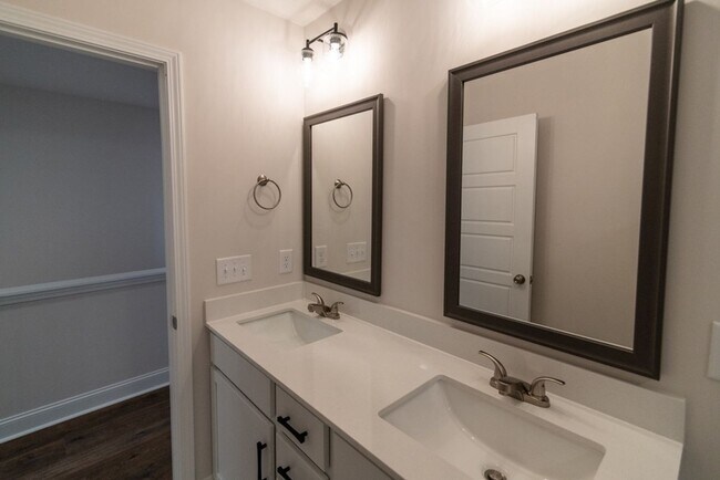 Building Photo - Gorgeous Single Family Home