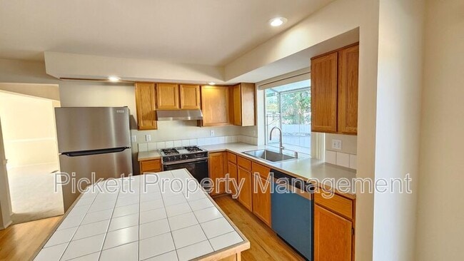 Building Photo - 6453 Grand Pine Loop NE