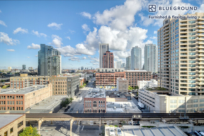 Building Photo - 165 N Desplaines St