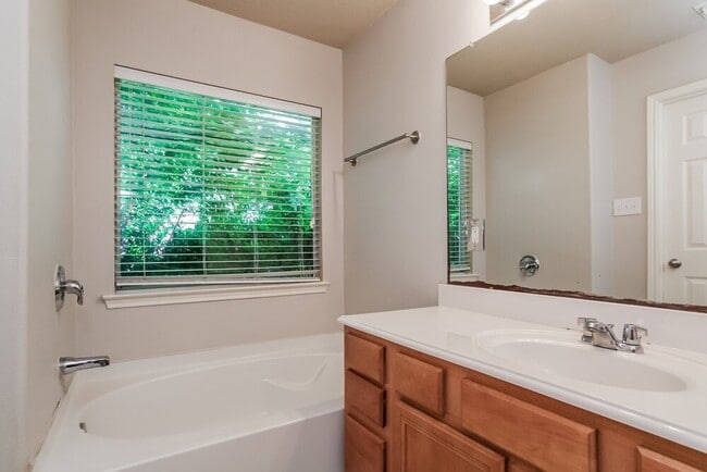 Building Photo - 11303 Northam Dr