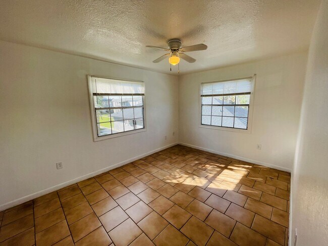 Building Photo - Modern 2BD/1.5BA Condo in Orlando – HOA Community with Lawn Care Included