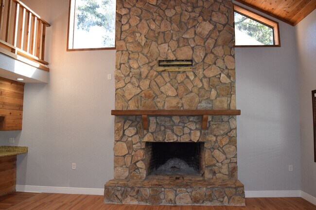 Building Photo - 2718 Viola Ln