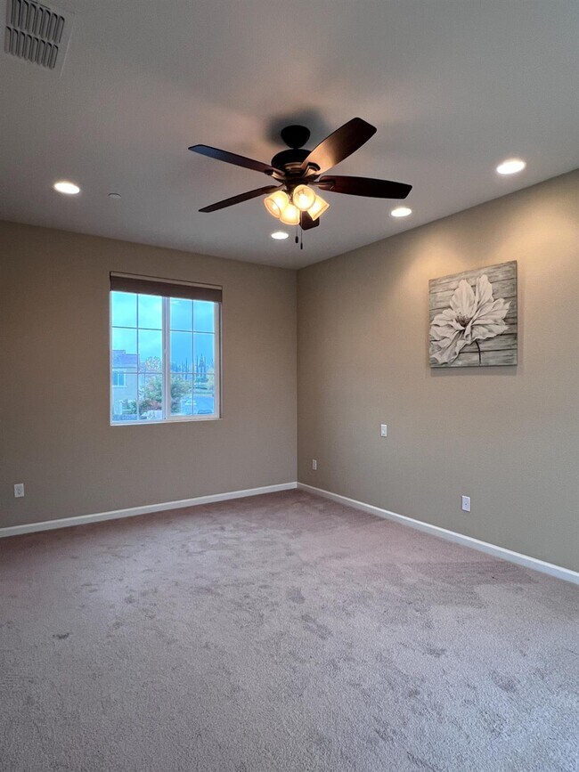 Building Photo - 2020 Makenna Dr