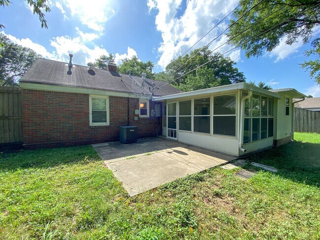 Building Photo - 2 Bedroom, 1 Bathroom Near N Graham and Sa...