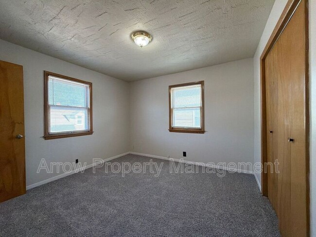 Building Photo - 1309 S 10th St