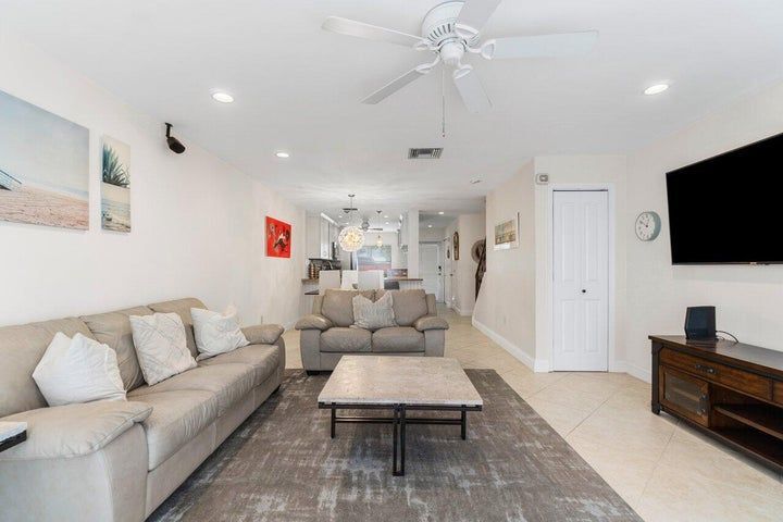 Building Photo - 842 SE 19th Ave