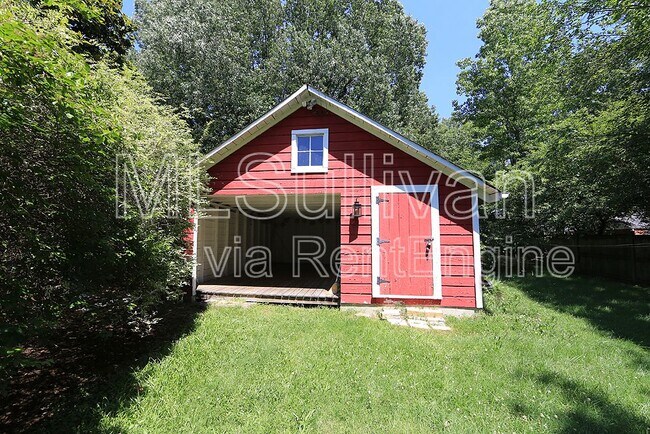 Building Photo - 2404 Farthing St