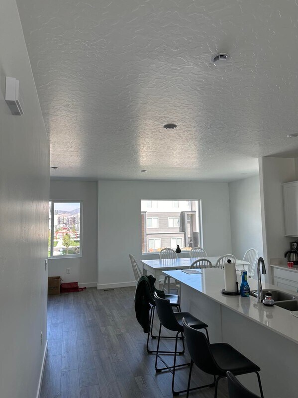 Building Photo - 1122 W 360 S