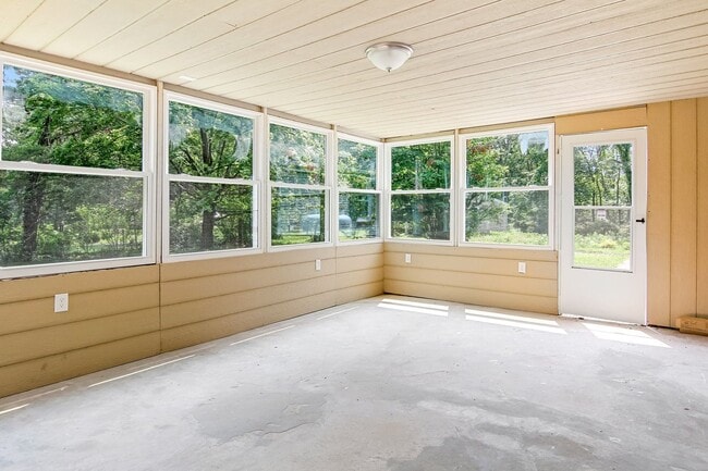 Building Photo - Spacious 3 Bedroom, 1 Bath Home in Central Dauphin Schools!