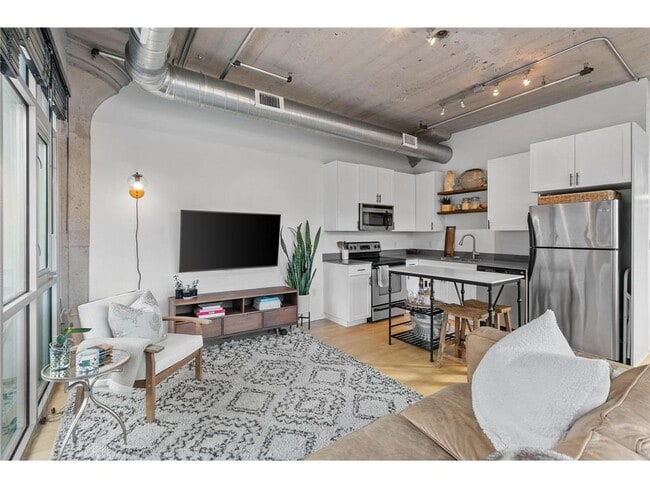 Building Photo - 748 N 3rd St